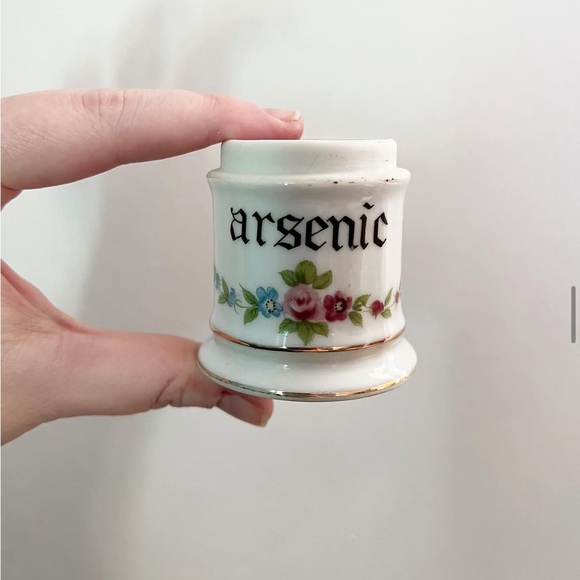 Vintage Arsenic Ceramic Apothecary Jar 

No lid. 

No chips or cracks 

2” - Picture 1 of 4